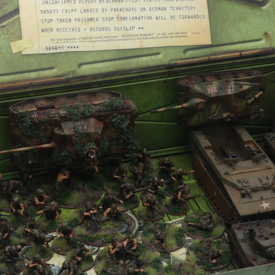 Pudełko magnetyczne Bolt Action  z dodatkową płytką na tylnej ściance